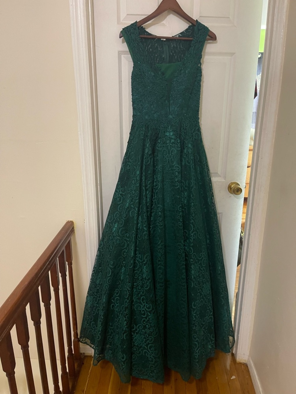 Exquisite Emerald Green Lace Prom Gown – Cap Sleeve – Size 6 – Like New!